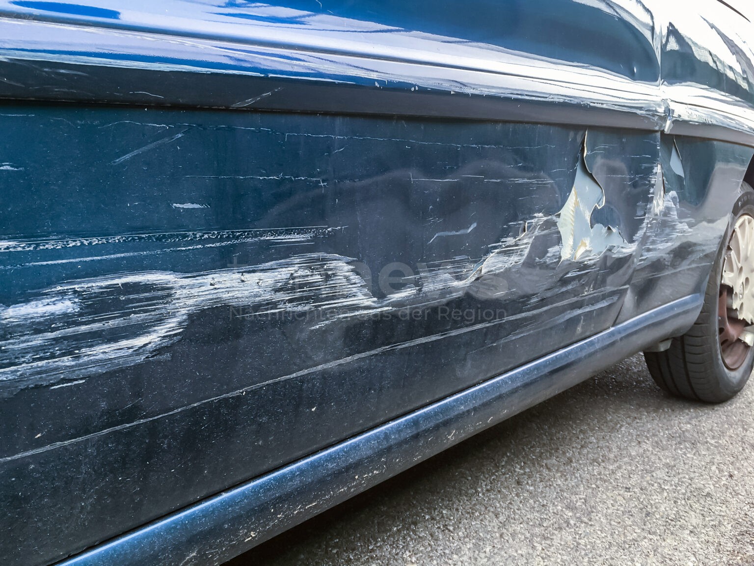 SCHROBENHAUSEN – 🚗 Unbekannter beschädigt Opel am Dienstag (02.09.2025): Polizei sucht Unfallverursacher, 1.000 Euro Schaden, Hinweise erbeten. 🕵️