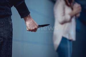 GUNZENHAUSEN - 🔪 Mann (44) bedrohte am Dienstag (17.09.2025) Besucherin mit Messer! Flucht mit zweitem Messer - in Fachklinik eingewiesen! 🏥