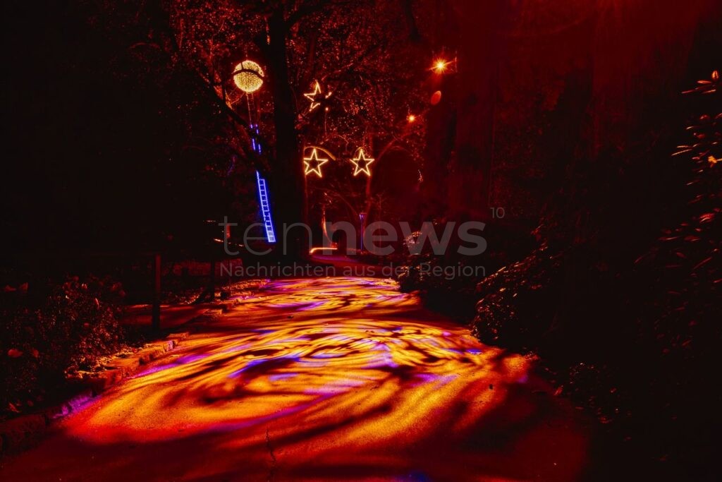 AUGSBURG - ✨ Morgen eröffnet der Christmas Garden im Zoo: Magischer Lichterglanz, neue Highlights, Familientage und Tickets ab 19,90 Euro! 🎟️