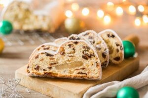 BAYERN – 🎄 Bäcker laufen Sturm gegen „Christstollen-Gesetz“ am Mittwoch (10.09.2025): Bürokratie, Zusatzkosten und Kritik an To-Go-Regelung. 🥨