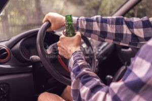 GABLINGEN - 🍺 Autofahrer (28) rammt am Mittwoch (17.09.2025) mit 3,3 Promille geparktes Auto! Polizei ermittelt wegen Gefährdung des Straßenverkehrs! 🚗