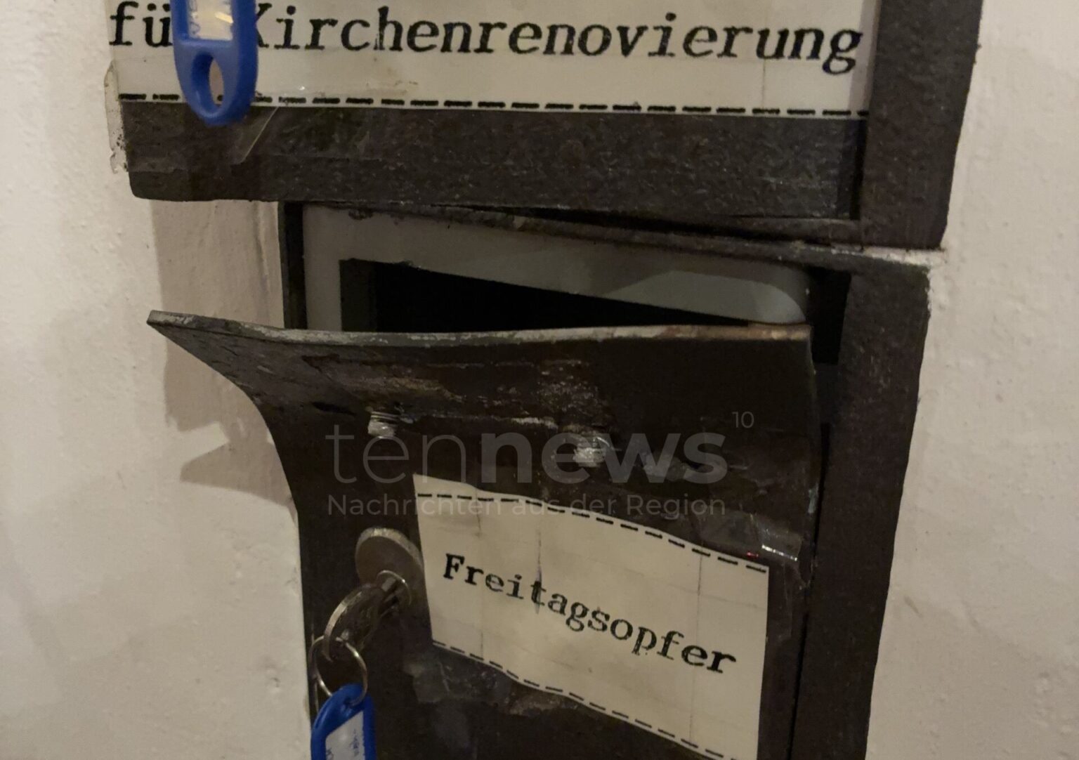 NEUSTADT AN DER WALDNAAB - 🚨 Opferstockdiebe am Mittwoch (29.10.2025) erwischt! Tschechen (28, 31) fischten mit Klebeband Geld aus Kirchen! 🕍