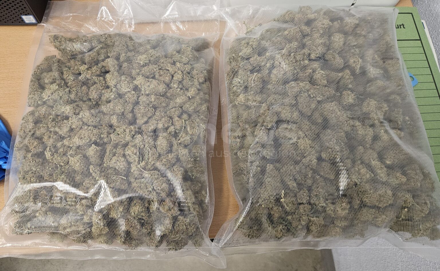 A3 BEI WÜRZBURG - 🚔 Zoll deckt am Donnerstag (03.10.2025) Schmuggel auf! 950 Gramm Marihuana, verbotener Potenz-Honig und geschützte Wurzeln sichergestellt! 🚨