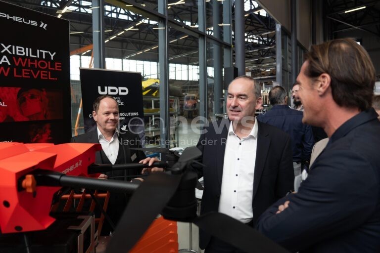 GILCHING - 💰 Staatsminister Aiwanger fördert Drohnenwirtschaft mit 264.000 Euro! Neue Koordinierungsstelle beschleunigt Genehmigungen! 🚁