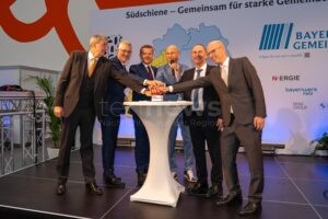 NÜRNBERG - ⚡ Aiwanger eröffnet KOMMUNALE-Messe 2025! "Bürgermeister sind unsere Energiemeister" - 79 Millionen Euro für Wärmepläne! 🏛️