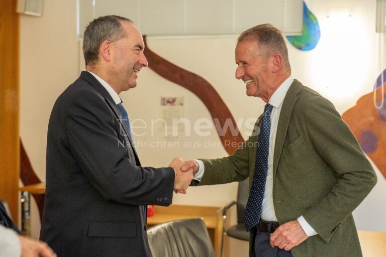 MÜNCHEN - Aiwanger fordert Ende der doppelten Netzentgelte! Autobatterien sollen als Zwischenspeicher dienen - hilft E-Mobilität mehr als Kaufprämie!