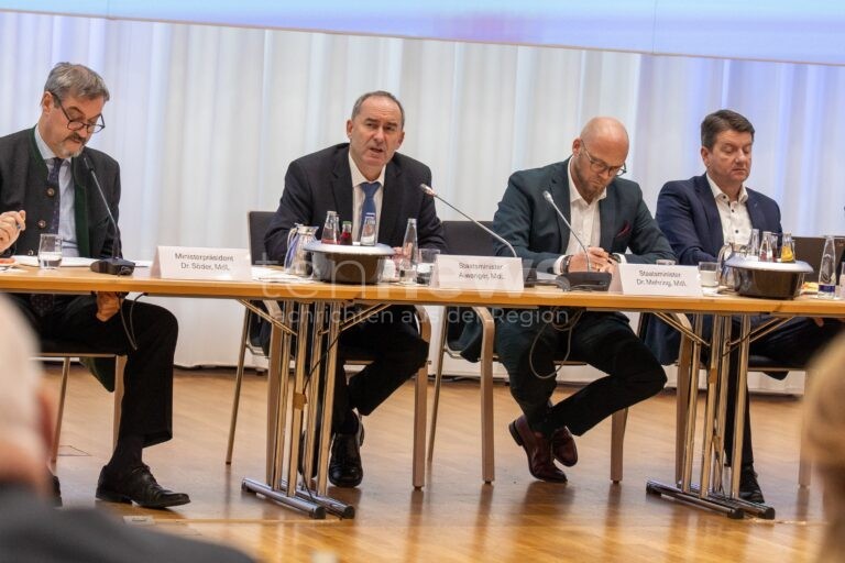 MÜNCHEN - 💡 Forum Digitale Transformation: Aiwanger fordert mehr Digitalisierung, KI und Bürokratieabbau für Bayerns Wirtschaft! 🚀