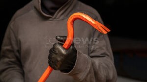 🔧 ARNSTEIN – Einbrecher stehlen Bargeld und Werkzeug aus Autohaus und Wohnmobilhandel in der Nacht auf Samstag (18.10.2025), Kripo sucht Zeugen. 🚔