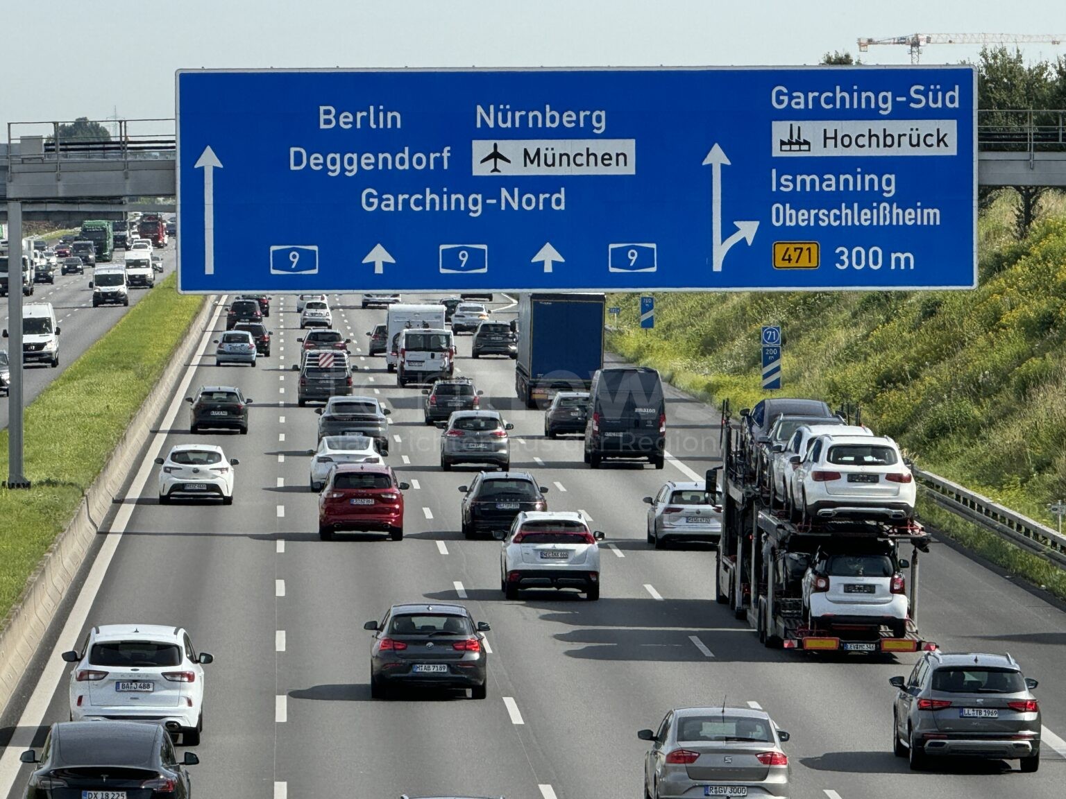 Lastwagen reißt sich Tank an Leitplanke auf: Fahrer (53) fährt einfach weiter - tennews A9 BEI STAMMHAM - Lastwagen reißt sich am Mittwoch (09.10.2025) Tank auf A9 auf! Pole (53) fährt weiter - Unfallflucht mit Dieselspur - Schaden im fünfstelligen Bereich!