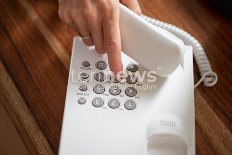 ANZING - 📞 Schockanruf kostet Rentner am Donnerstag (16.10.2025) 20.000 Euro! Falscher Polizist erfindet tödlichen Unfall der Enkelin! 💰