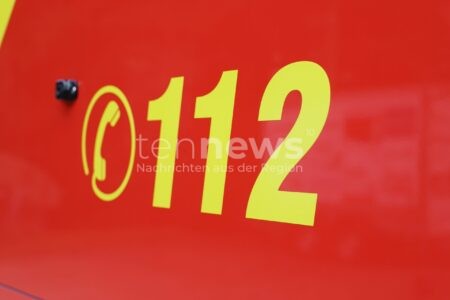 WETTSTETTEN - 🔥 Brandstiftung in der Nacht auf Mittwoch (30.10.2025)! 84-Jährige löscht Feuer selbst - Polizei sucht Zeugen! 🚨