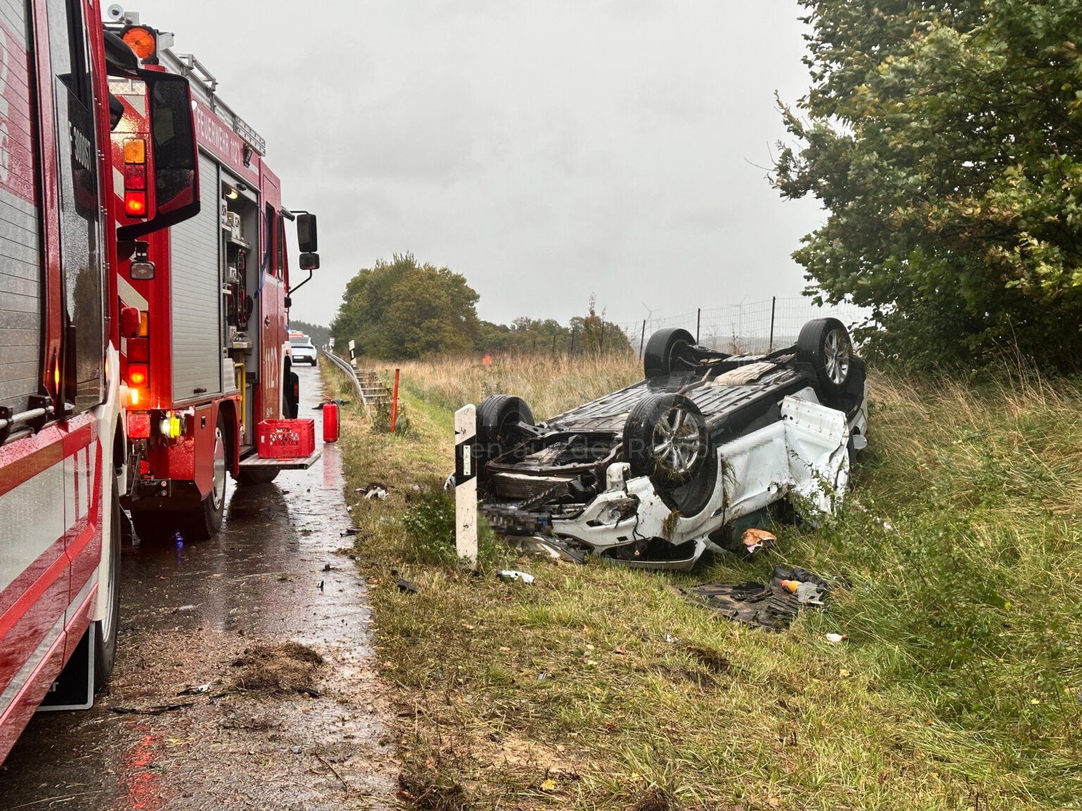 A3 BEI VELBURG – 🚨 Mutter und Säugling sterben bei Unfall im Regen am Samstag (04.10.2025), Vater und Kind verletzt – Großaufgebot kämpft vergeblich. 🚑