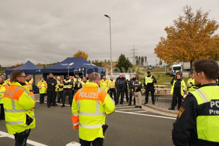 OBERPFALZ - 🚔 10. Kontrolltag am Donnerstag (16.10.2025)! Über 1.000 Verstöße entdeckt - Ein Raser fährt zweimal an Polizei vorbei! 🚨
