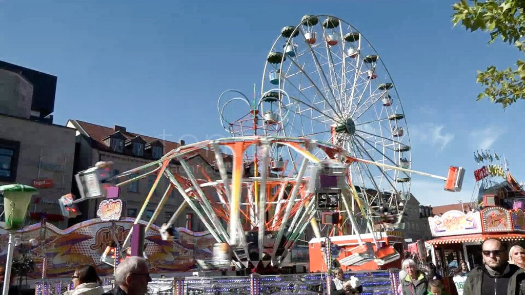 OB Jung eröffnet Michaelis-Kirchweih - Zwei Schläge für das erste Bier - tennews FÜRTH - 🎡 Michaelis-Kirchweih eröffnet! OB Jung zapft Freitag (03.10.2025) das erste Fass an, Tausende Besucher feiern Deutschlands größte Straßenkirchweih! 🍺