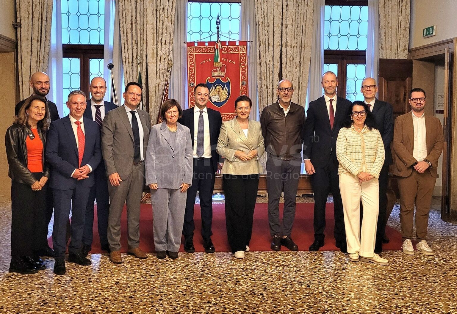 NÜRNBERG - 🇮🇹 Delegation besucht Partnerstadt Venedig vom 25. bis 28. September! Schulaustausch, Wirtschaftskontakte und "Drei im Weggla" auf Fest! 🌉