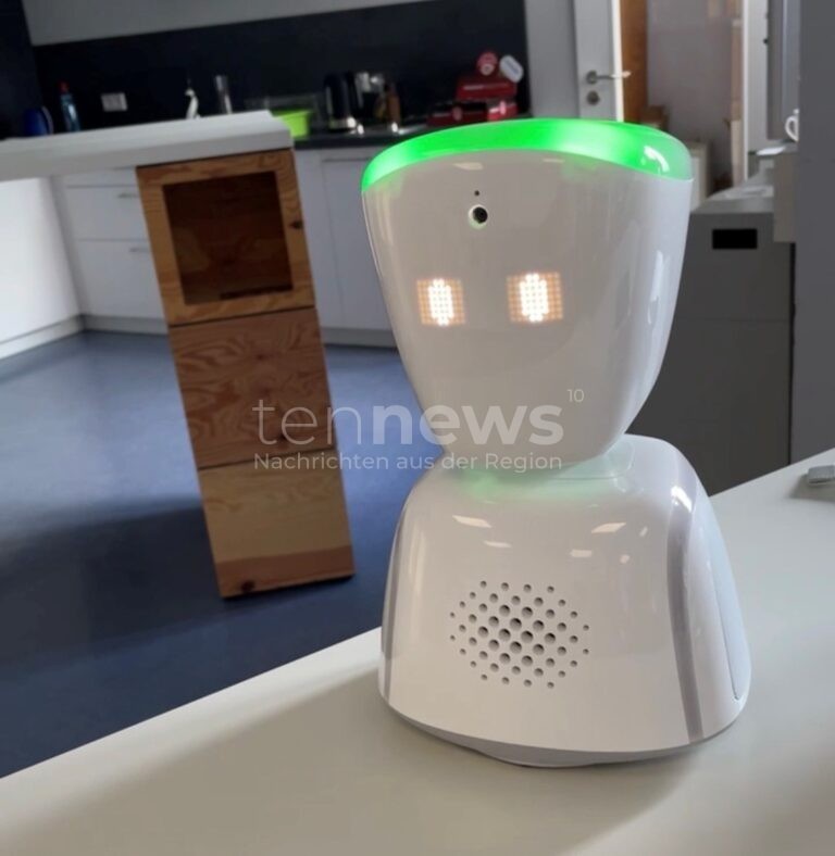 NÜRNBERG - 🤖 Zwei weitere Schulavatare für kranke Schüler! 13.176 Euro Förderung ermöglicht digitale Teilhabe am Unterricht! 📱