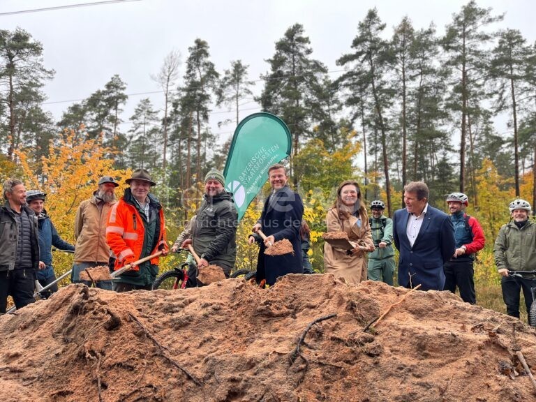NÜRNBERG - 🚴 Spatenstich für Bikepark Schmausenbuck am Donnerstag (23.10.2025)! Neues Mountainbike-Paradies eröffnet Mai 2026! 🏗