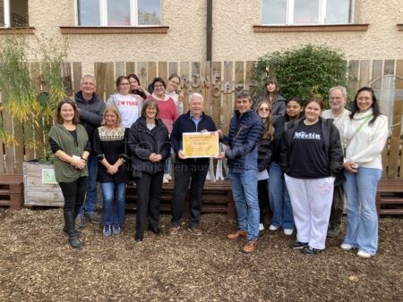 NÜRNBERG - 🌱 Scharrer-Mittelschule erhält am Mittwoch (29.10.2025) Spende für Umweltschutz-Engagement! Schulgarten, Bienen-AG und Artenvielfalt gelebt! 🐝