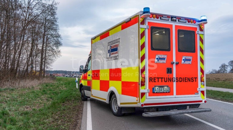 🚗 GEISENFELD – Nach Vorfahrtsmissachtung auf B300: Eine Leichtverletzte am Freitag (17.10.2025), Auto schleudert, Feuerwehr im Einsatz, 15.000 Euro Schaden.