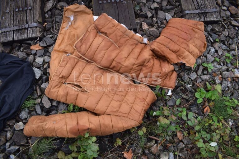STARNBERG - ⚠ Mann am Sonntag (29.09.2025) tot an Bahngleisen gefunden! Identität ungeklärt - Kripo Fürstenfeldbruck bittet um Hinweise zur Identifizierung! 🔍