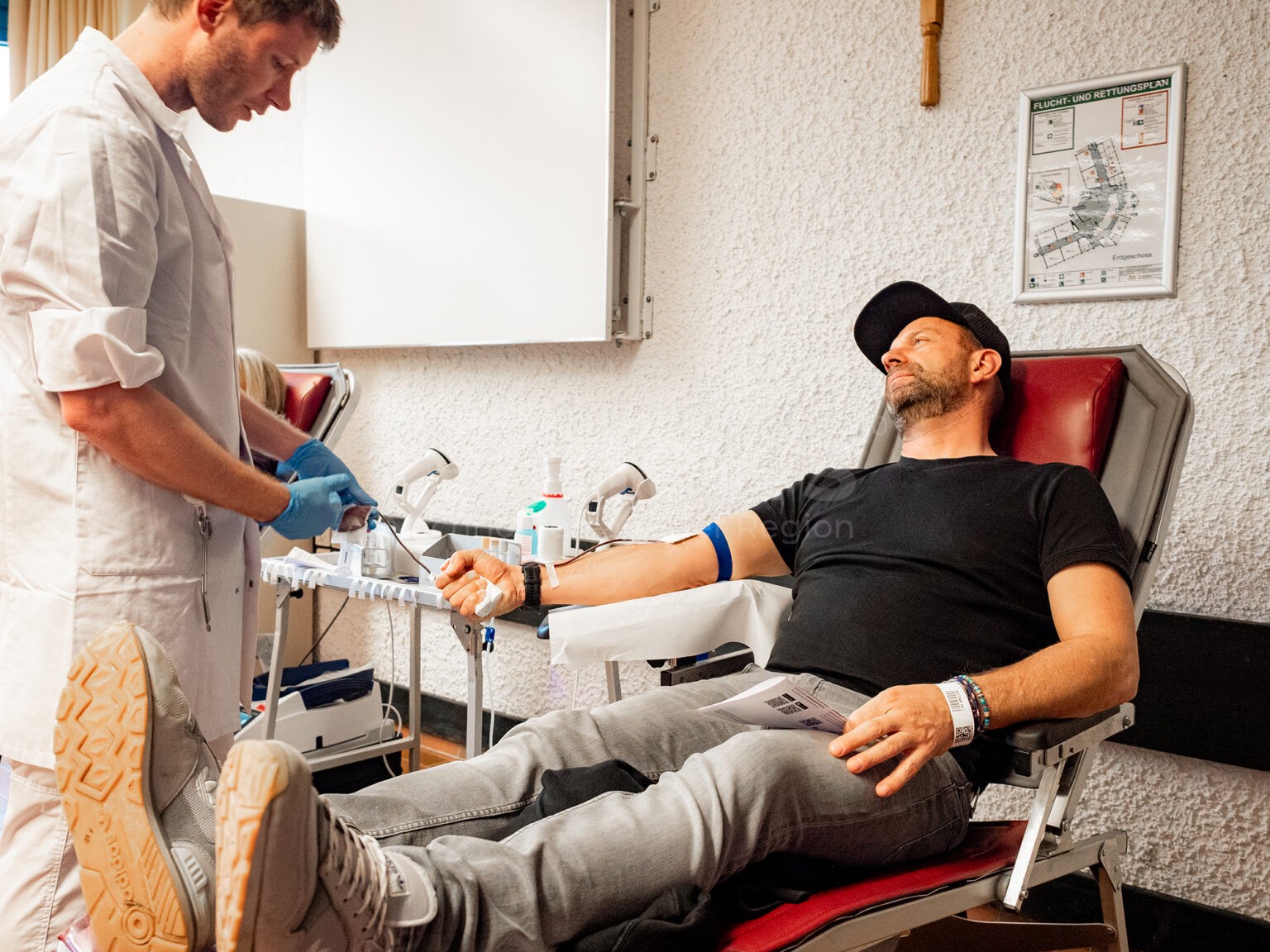 PFAFFENHOFEN AN DER ILM - 🩸 Hecht Technologie GmbH spendet gemeinsam Blut – soziales Engagement als Arbeitszeit, BRK dankt für starke Solidarität! 🤝