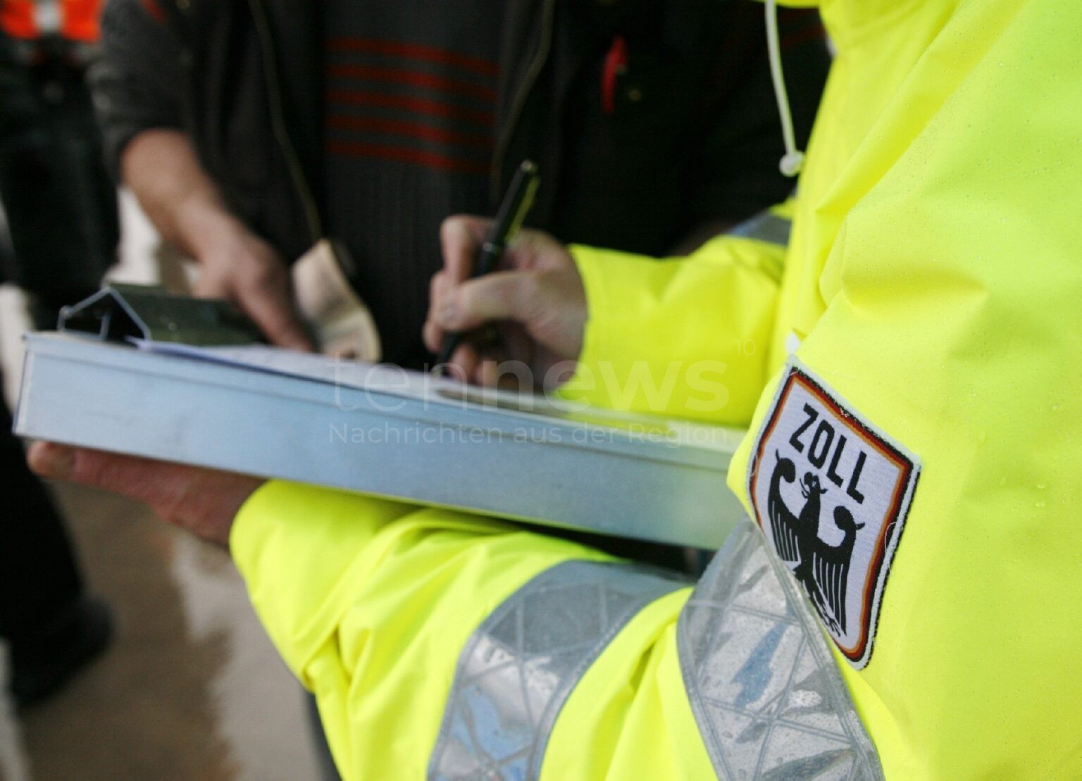 LANDSHUT - 💰 Mietwagenunternehmer wegen Schwarzarbeit verurteilt! 138.000 Euro Sozialversicherungsschaden und fünf Jahre Tätigkeitsverbot! ⚖️