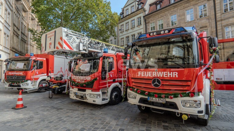 BAMBERG - 🚒 Feierliche Segnung Ende September! Sechs neue Feuerwehr-Einsatzfahrzeuge erhalten kirchlichen Segen vor St. Martin! ⛪