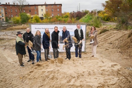BAMBERG - 🏗️ Spatenstich für 13,5-Millionen-Projekt im Ulanenpark! Stadtbau baut 23 Eigentumswohnungen und Kindereinrichtung - Fertigstellung 2028! 🏠