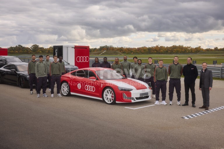 NEUBURG AN DER DONAU - 🚗 Bayern-Stars holen am Mittwoch (15.10.2025) neue Dienstwagen ab! Neuer wählt Hybrid-SUV, Musiala Elektro-Sportler! ⚽