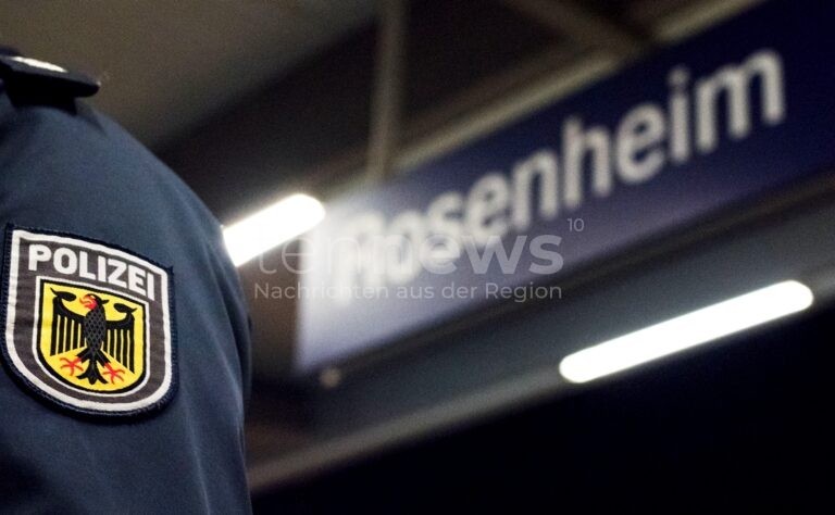 ROSENHEIM - 💰 Iraker am Montag (20.10.2025) mit 6.000 Euro in Socke erwischt! Bundespolizei ermittelt wegen Einschleusens! 🚂