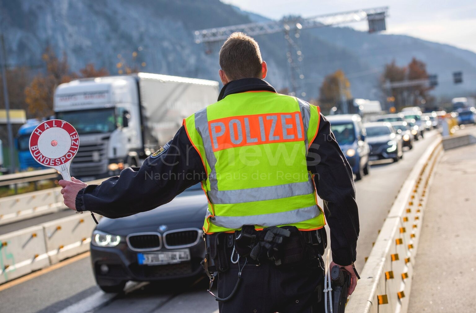 Bundespolizei_Autobahn_Kontrollstelle - tennews KIEFERSFELDEN - 🚔 Grenzkontrollen am Donnerstag (30.10.2025) auf A93! Bundespolizei fasste vier Gesuchte - einer zahlte 6000 Euro dank Freund! 🚨