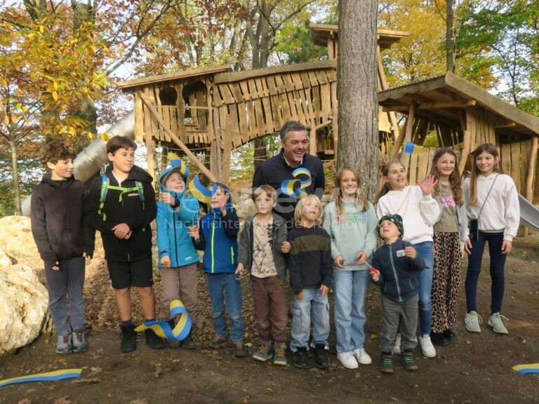 PFAFFENHOFEN AN DER ILM - 🎠 Neuer Spielplatz an der Kreppe eröffnet! Mit Kletterbaumhaus, Tunnelrutsche & Co - Ergebnis Bürgerbeteiligung! 🌳