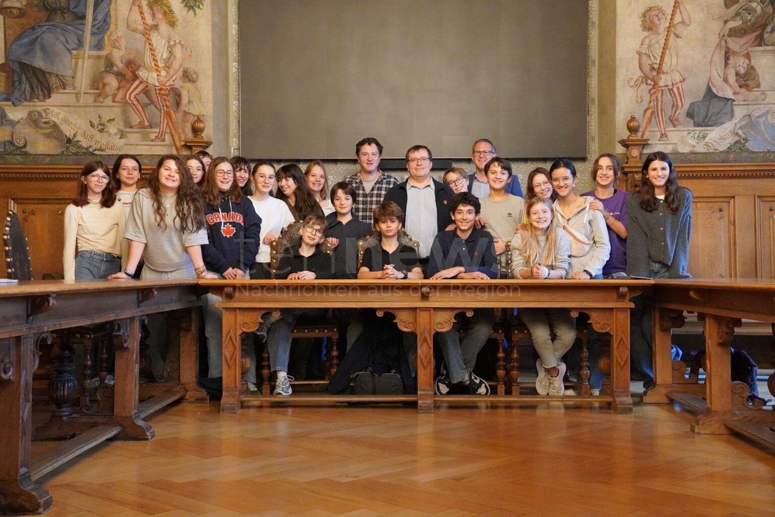 Liberté, Égalité, Fraternité in Kaufbeuren: Französische Schüler erobern das Allgäu - tennews KAUFBEUREN - 🇫🇷 Französische Schüler aus Bordeaux am Donnerstag (16.10.2025) im Rathaus empfangen! Bürgermeister betont europäische Werte! 🇩🇪