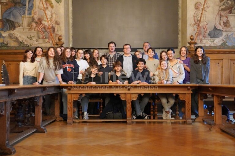 KAUFBEUREN - 🇫🇷 Französische Schüler aus Bordeaux am Donnerstag (16.10.2025) im Rathaus empfangen! Bürgermeister betont europäische Werte! 🇩🇪