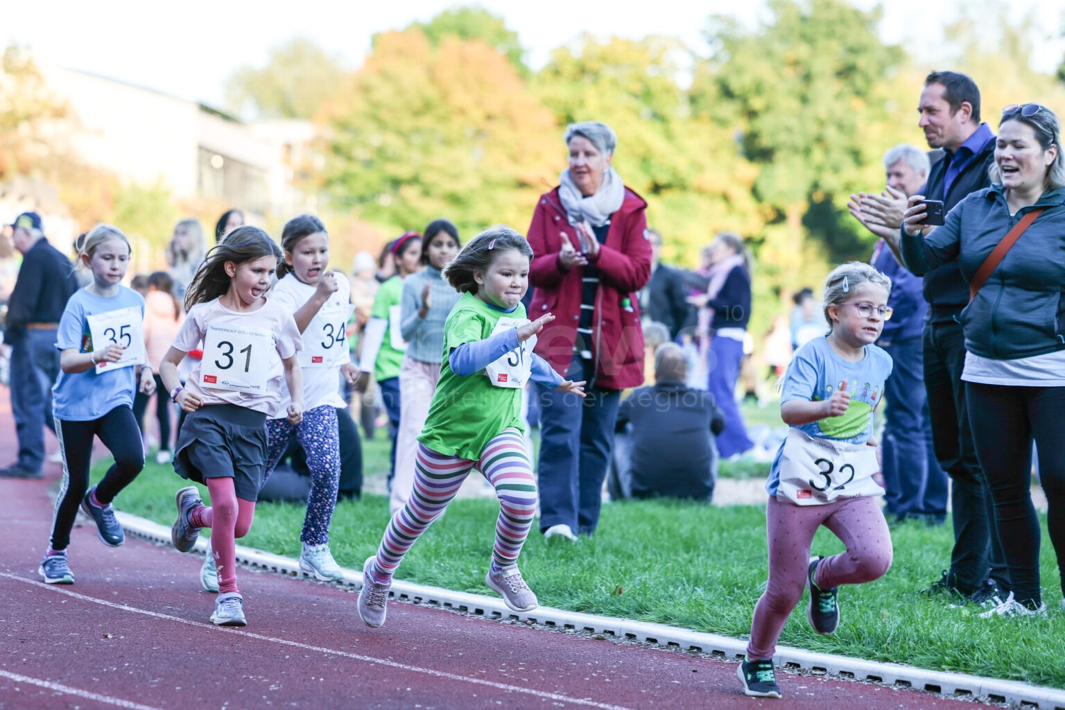LAUF AN DER PEGNITZ - 🏃 54 Mannschaften beim Hämmernlauf am Montag (29.09.2025) gestartet! 200 Teilnehmer aus den Grundschulen und der LG Lauf! 🏅