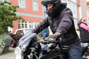 🏍️ BERCHING – Waghalsige Flucht vor Polizei: 17-Jähriger ohne Führerschein am Sonntag (26.10.2025) gestoppt, Motorrad sichergestellt. 🚔