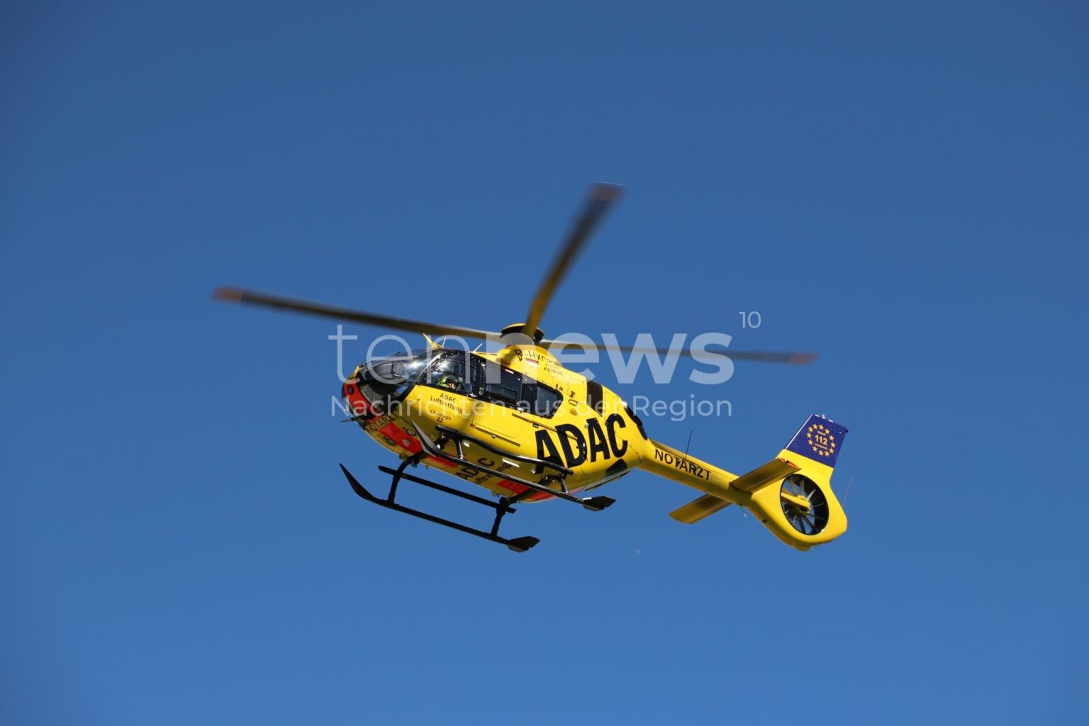 SCHWEITENKIRCHEN - Spaziergänger stürzt am Dienstagabend (08.10.2025) in Bachlauf! 74-Jähriger mit massiven Kopfverletzungen per Hubschrauber ins Klinikum!