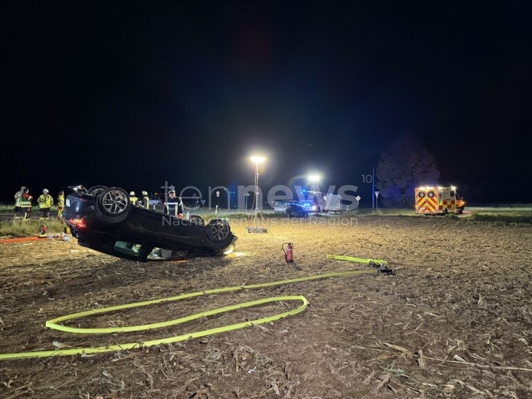 LAUTERHOFEN - 💥 Schwerer Unfall am Sonntagabend (19.10.2025)! Auto überschlägt sich, drei Schwerverletzte! Drei Rettungshubschrauber im Einsatz! 🚁