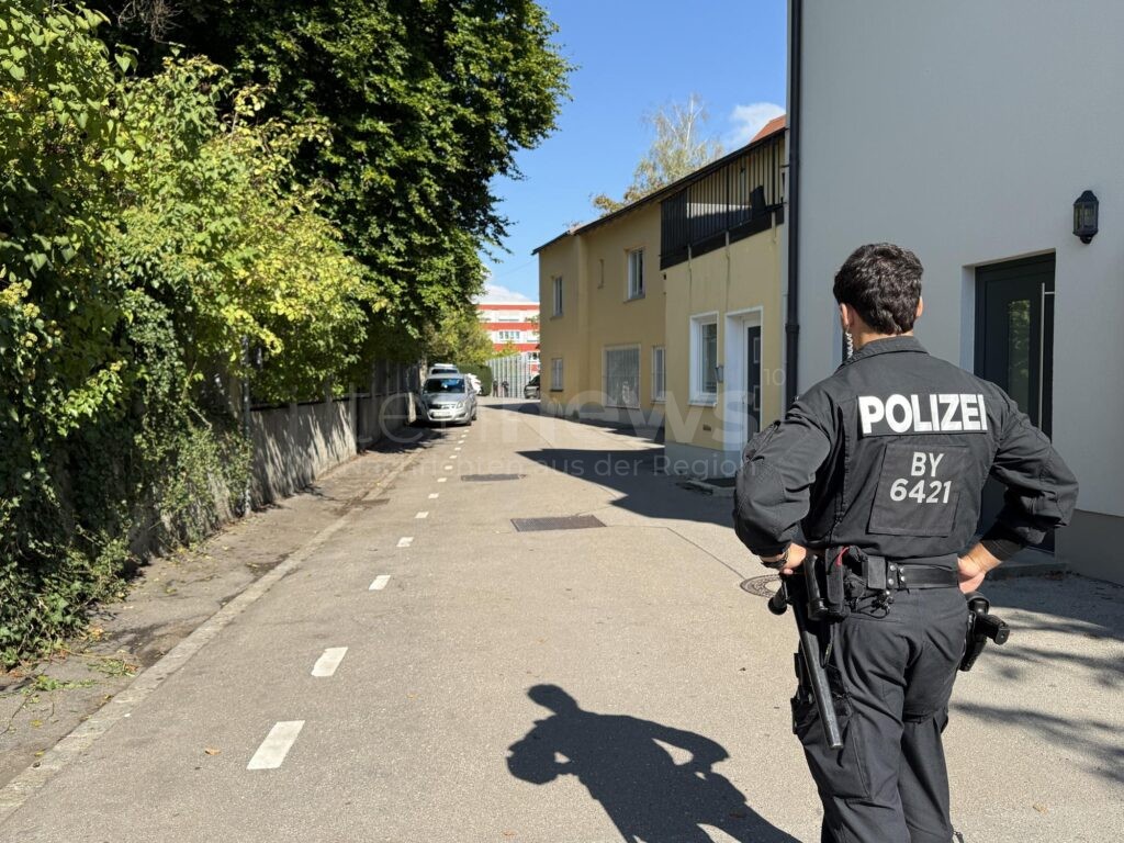 FRIEDBERG - ⚠️ Polizei bestätigt Extremismus-Verdacht am Dienstag (07.10.2025)! Zentralstelle übernimmt Ermittlungen nach Hammer-Attacke an Mittelschule! 🔍