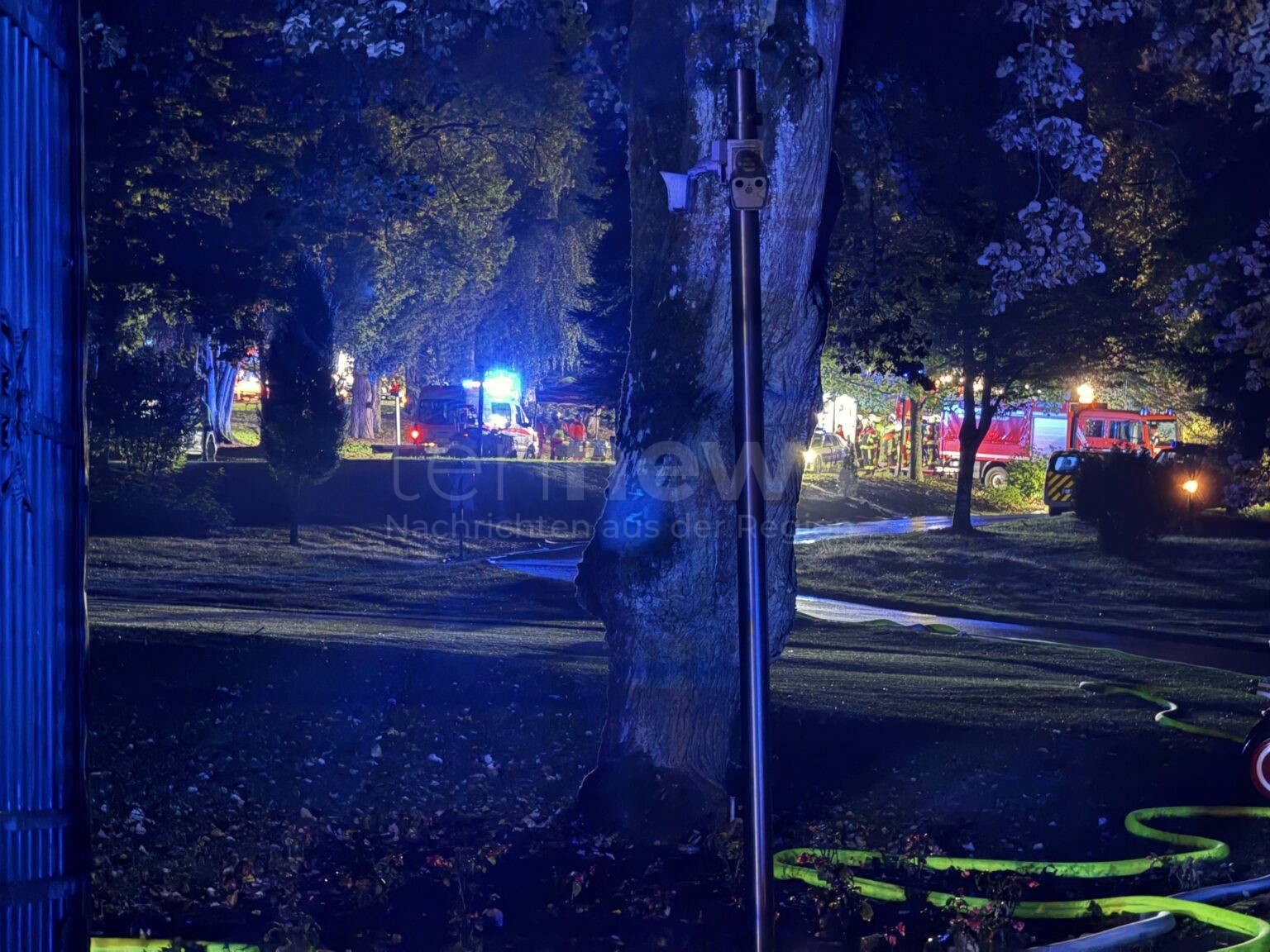 Großbrand zerstört Vereinsheim von Golfclub: Feuerwehr kämpft über Stunden gegen die Flammen - tennews 🔥 ALTENTHANN – Großbrand zerstört Vereinsheim von Golfclub in der Nacht auf Montag (06.10.2025): Feuerwehr kämpft stundenlang gegen die Flammen. 🚒