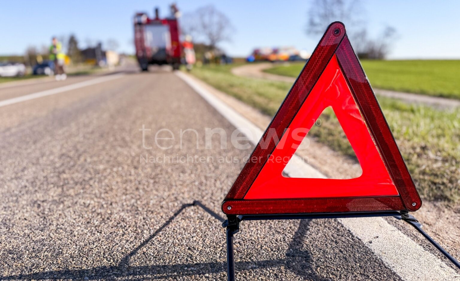 Auffahrunfall löst Folgeunfall aus: Feuerwehrfahrzeug kollidiert mit Auto - tennews A3 / A73 BEI ERLANGEN - 🚗 Auffahrunfall am Donnerstag (16.10.2025) löst Folgeunfall aus! Feuerwehrfahrzeug kollidiert mit Auto - drei Verletzte! 🚒