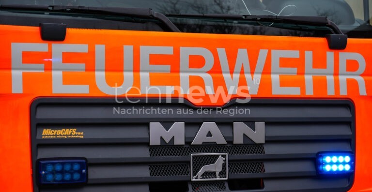 KÖNIGSMOOS - 🔥 Brand in Flüchtlingsunterkunft in der Nacht auf Donnerstag (02.10.2025)! Anwohner löscht Feuer an Holztreppe selbst - niemand verletzt! 🚒