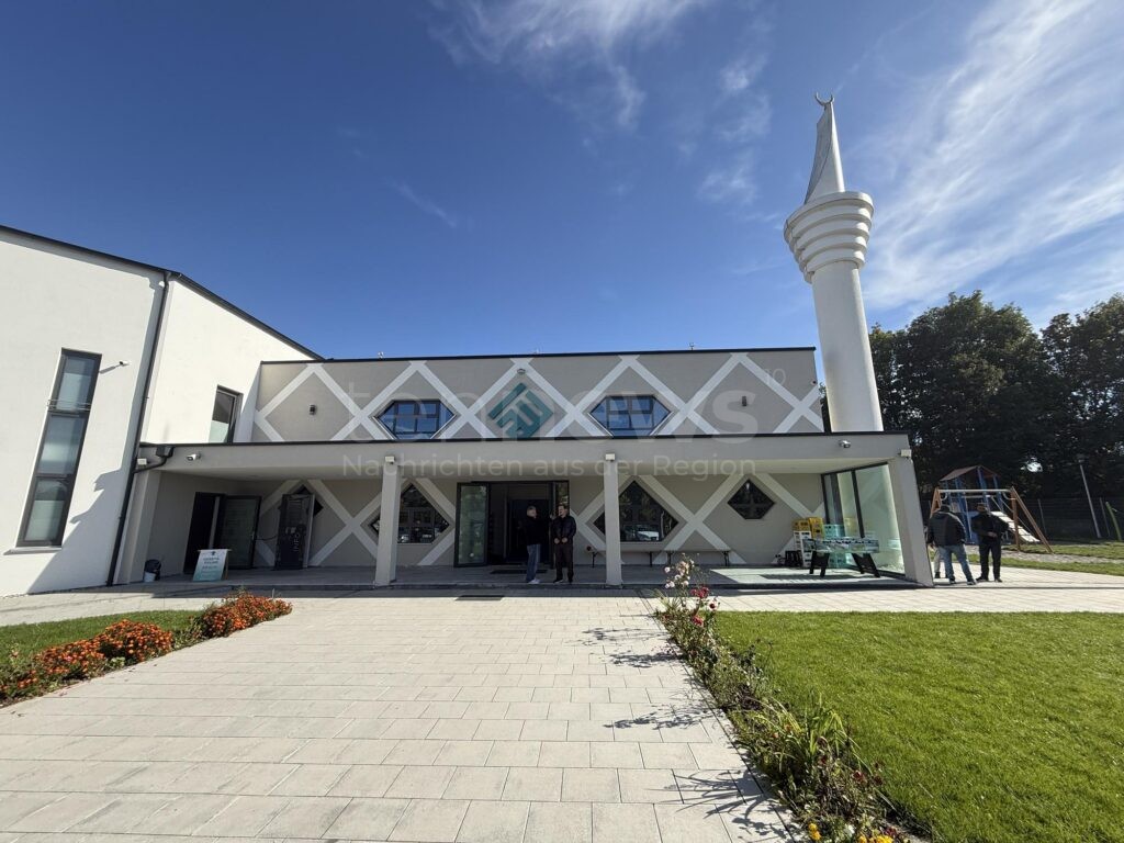 SCHROBENHAUSEN - 🕌 Tag der offenen Moschee am Freitag (03.10.2025)! 300 Gläubige feiern, Führungen zeigen Islam - Brücken bauen und Vorurteile abbauen! 🤝