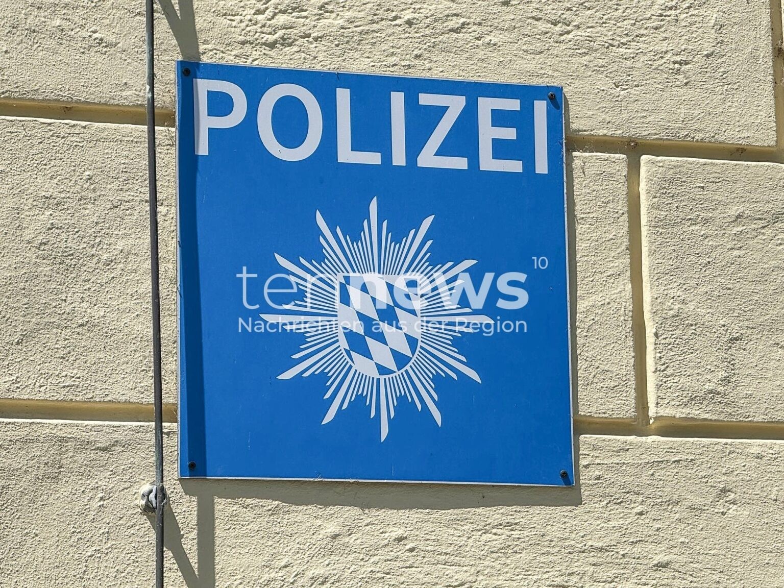 Maskierte Jugendliche überfallen Geschäft mit Messer: Duo flüchtet zu Fuß mit Bargeld - tennews NÜRNBERG - Raubüberfall am Freitagabend (24.10.2025)! Maskierte Jugendliche überfallen Geschäft mit Messer - Duo flüchtet mit Bargeld, Kripo sucht Zeugen!