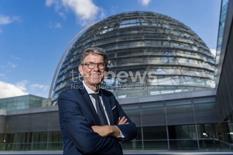 BERLIN - 🇩🇪 Staatsminister Weimer würdigt am Donnerstag (02.10.2025) 35 Jahre Deutsche Einheit und ruft zu Respekt auf! Unterschiede bereichern! ✨