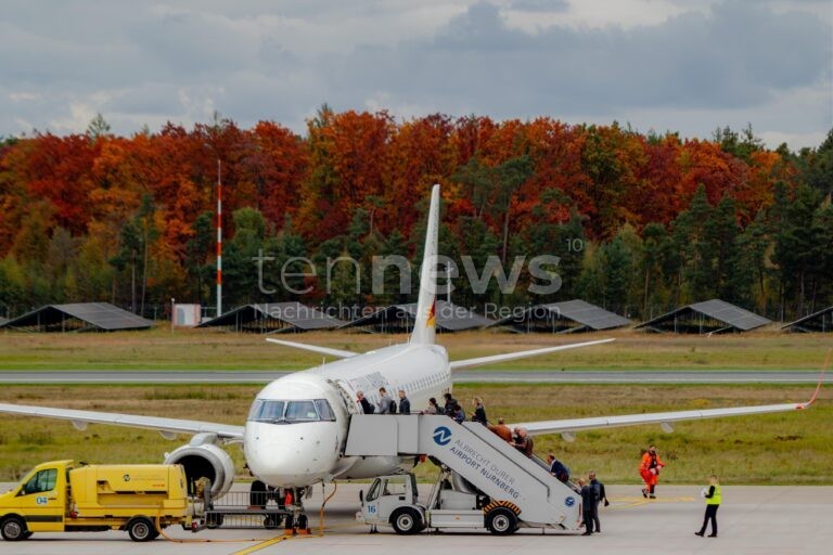 NÜRNBERG - 🌲 Hiebsmaßnahmen im Reichswald ab Oktober! Airport und Staatsforsten fällen Bäume für Flugsicherheit - Eichen sollen profitieren! ✈