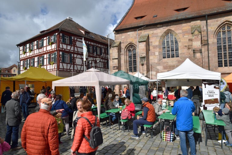 SCHWABACH - 🍏 Regionalmarkt am 11.10.2025: Über 60 Stände, Genuss, Handwerk und Nachhaltigkeit – Vielfalt erleben und bewusst einkaufen! 🧺