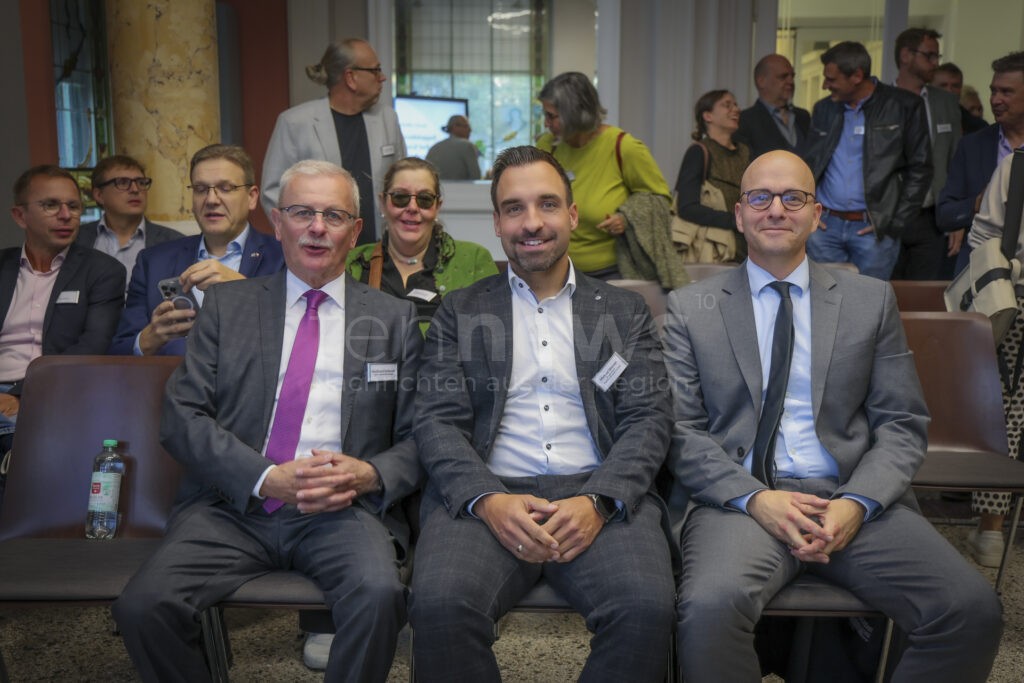 Fördermittel sichern: Doppeloberzentrum wirbt um Wirtschafts-Unterstützung - tennews BAD KISSINGEN / BAD NEUSTADT AN DER SAALE - 🤝 Doppeloberzentrum lädt zum Netzwerktreffen! 50 Gäste aus Wirtschaft und Politik - neues Logo und Webseite! 💼