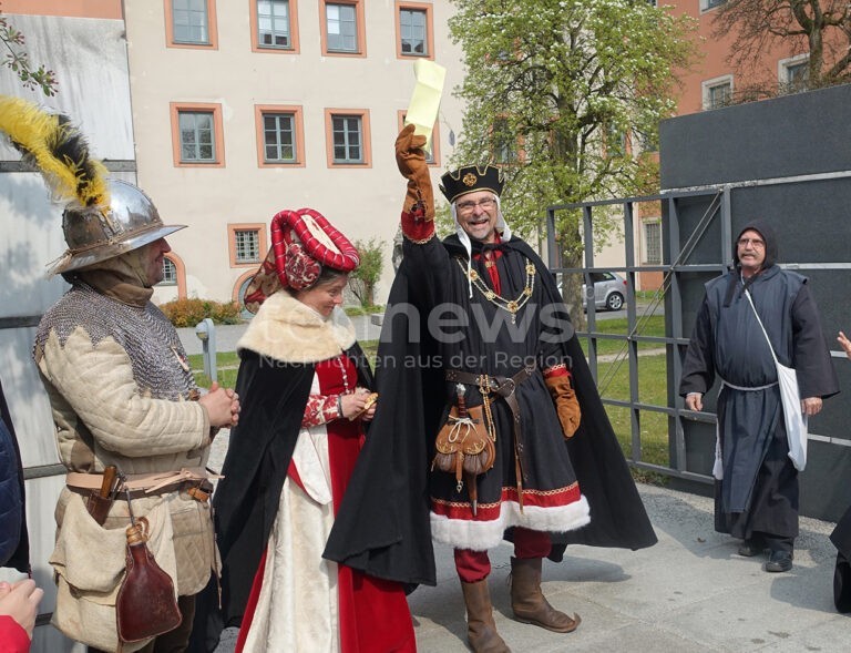 NEUMARKT IN DER OBERPFALZ - 🏰 Themenführung am Samstag (19.10.2025) im historischen Gewand! Zeitreise ins späte Mittelalter mit pfalzgräflichem Gefolge! ⚔