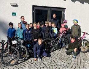 BODENMAIS - 🚴 Fahrradausbildung erfolgreich abgeschlossen! Grundschule Bodenmais holt ersten Platz und 100 Euro Preisgeld bei Verkehrsschule! 🏆